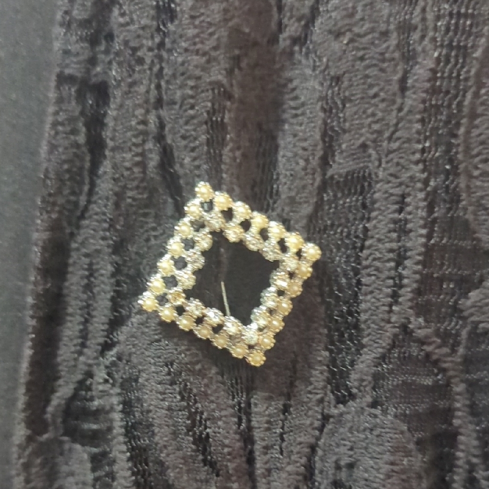 Square Rhinestone And Pearl Brooch Pin - Picture 7 of 8